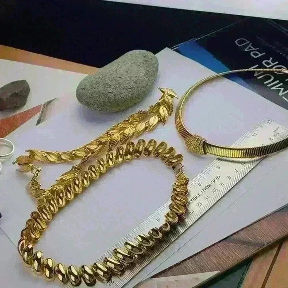 Vintage Napier Gold-toned necklaces set of 3 - Picture 15 of 16